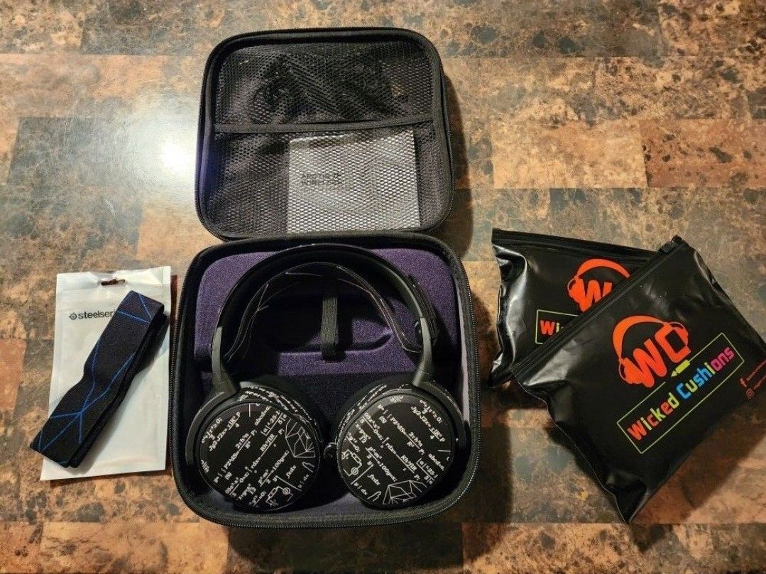 Steelseries Arctis 7p Wireless Gaming Headset (PS5/PS4/PC) Bundle