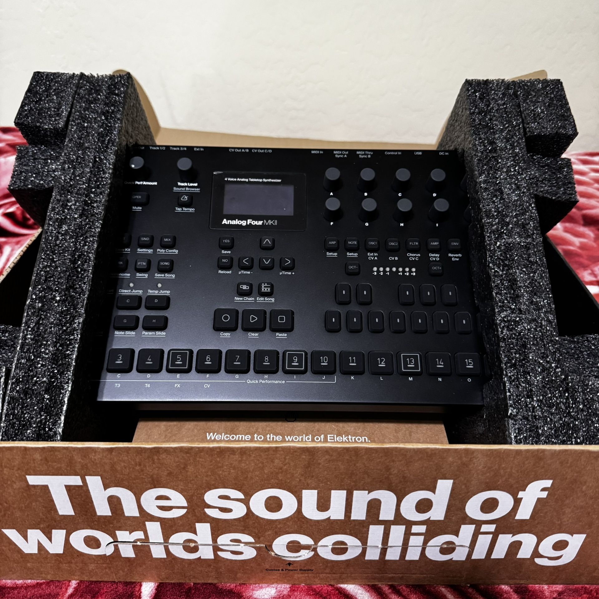Elektron Analog Four MKII 4-voice Analog Synthesizer with Sequencer