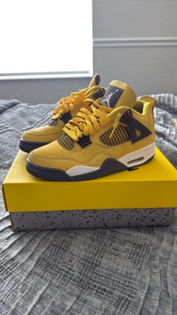 Jordan 4 lightings size 9 men’s