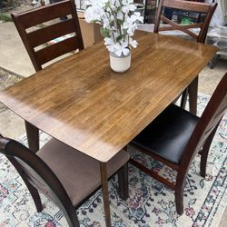 Coaster Dining Table With 4 Chairs 