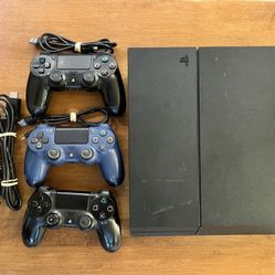 PS4 3 With 3 Controllers All Cables