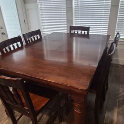 Beautiful Dining Room Table And Six Chairs 