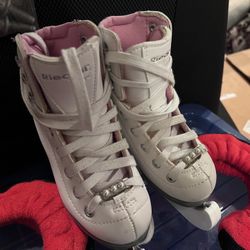 Great Condition Figure Skates Youth 10