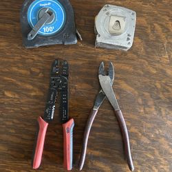 WIRE STRIPPER AND CRIMPER WITH TAPE MEASURES 