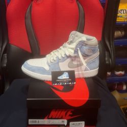 Jordan 1 Hyper Royal 