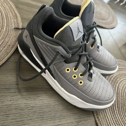 Boys Air Jordan’s In Euc size 5.5 