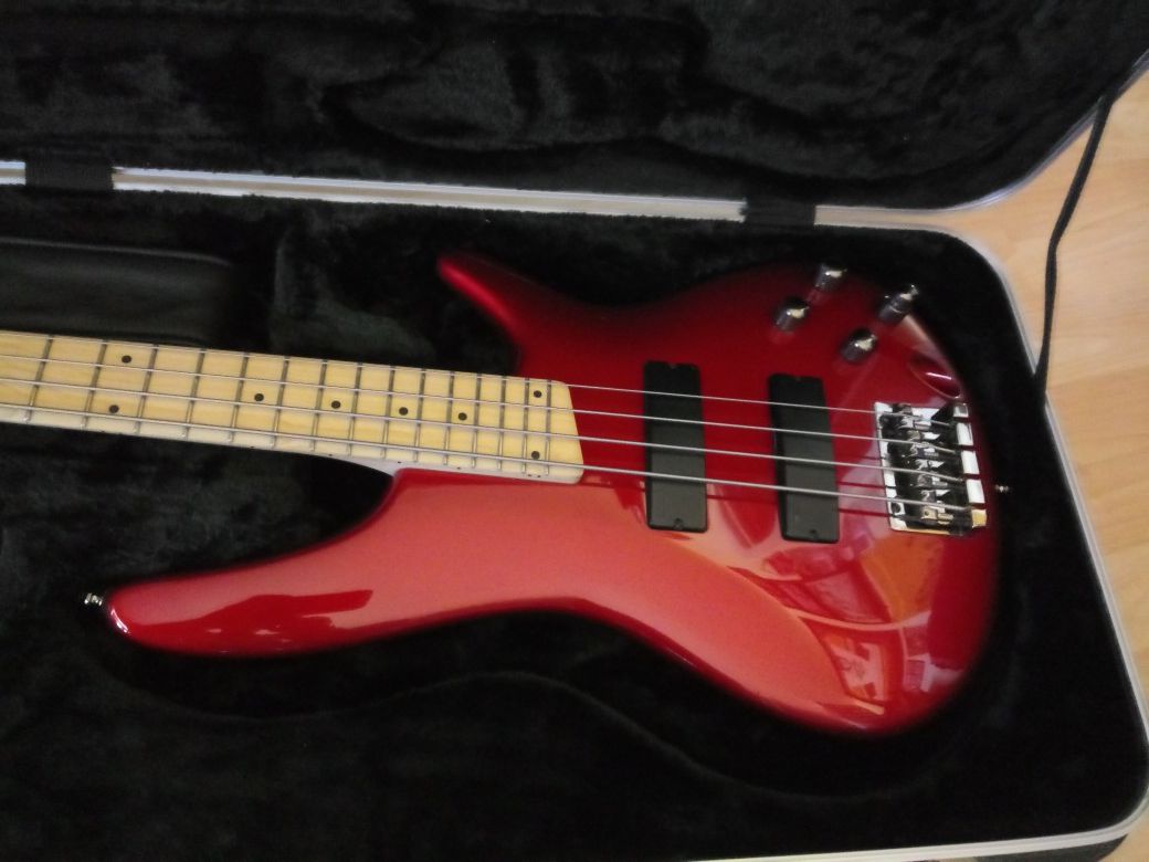 Like new ibanez sr300m 4 string bass guitar with case
