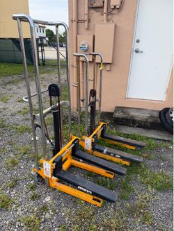 Manual lift Stackers 880lbs