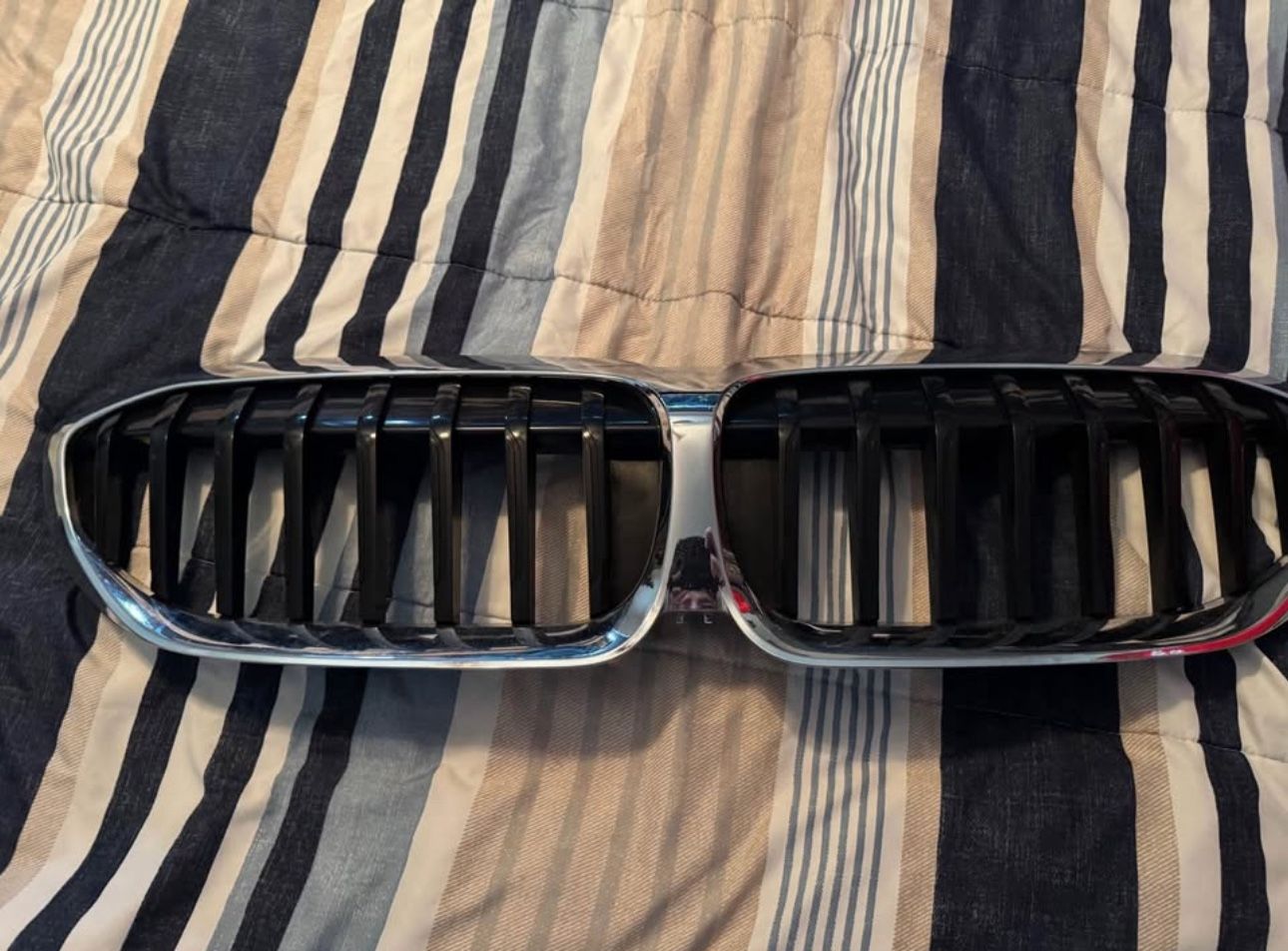 330i Grille
