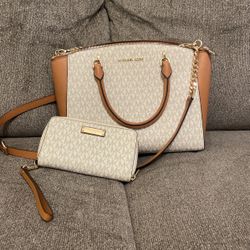  Michael Kors  ELLIS SIGNATURE SATCHEL- Make Me An Offer