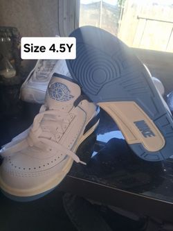 Brand new never worn Nike shoes different sizes for cheap!