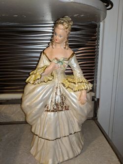 Collectible dinner dress figurine. Bk101
