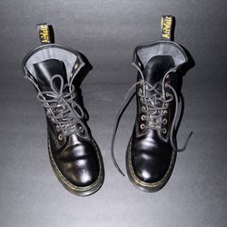 Doc Marten Boots Size 7 Men’s 8 Women’s 