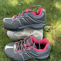 Steel Toe Women’s Shoe