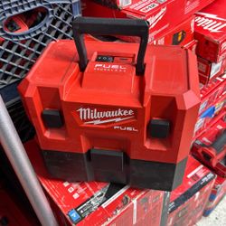 Milwaukee M12 1.5 Gal Fuel Vacuum 
