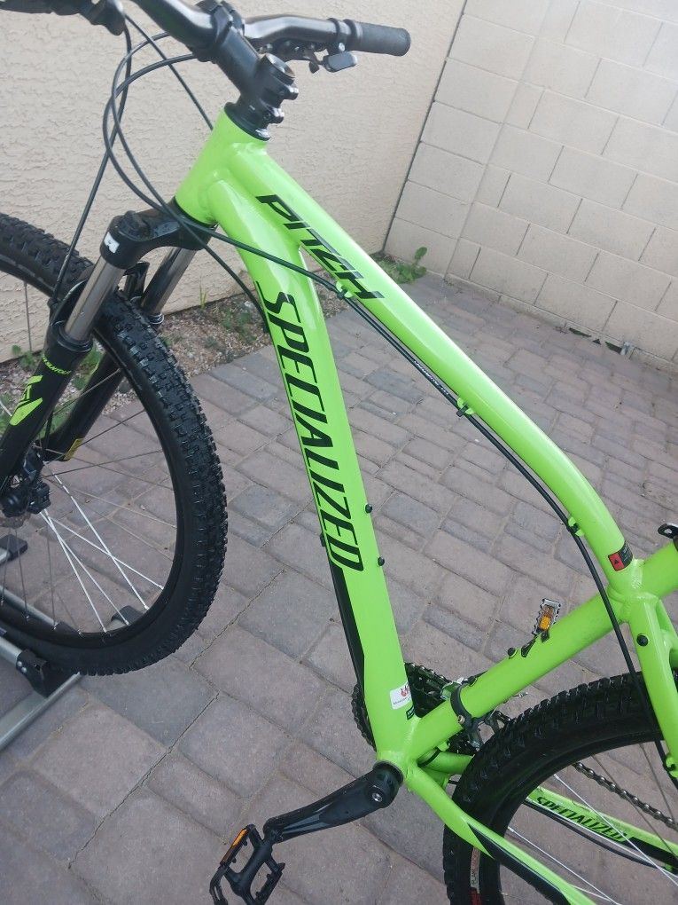 SPECIALIZED PITCH 27.5 INCH MOUNTAIN BIKE LIKE NEW for Sale in