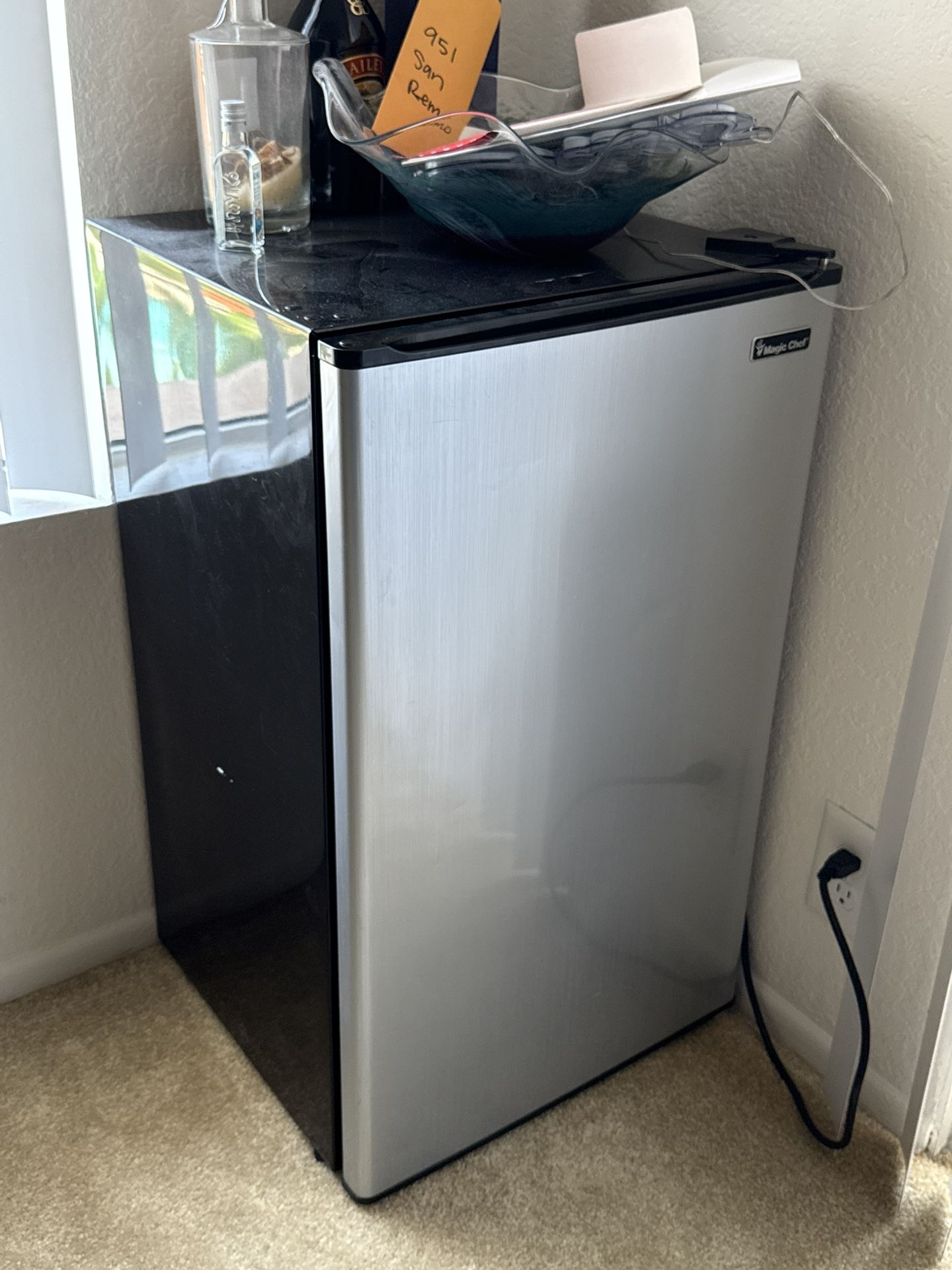 Magic Chef Mini Fridge With Freezer Compartment