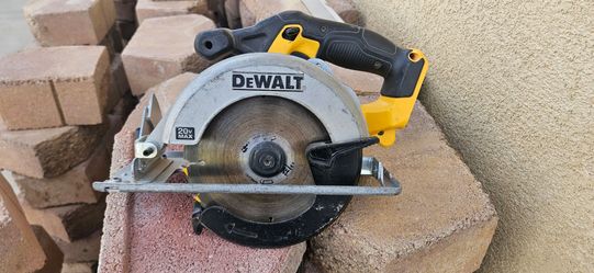 DeWalt 20V Max Cordless Circular Saw