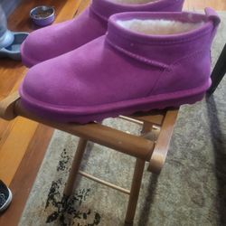 Bearpaw Size 9 New