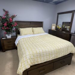 Elkton A. Oak Queen Bedroom Set / 4pc