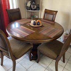 Heavy Wood Round Table & Chairs Need Gone Fast