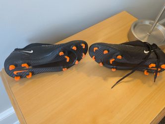 Nike spikes girls size 6