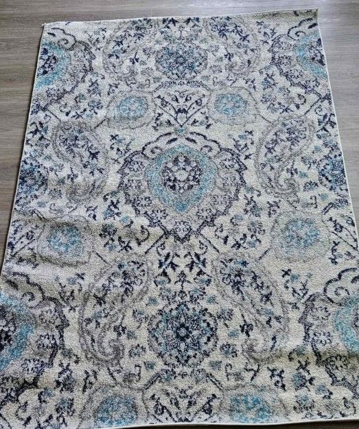 NEW LIKE Safavieh carpet rug 6*4 feet