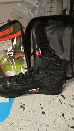 BOXING SHOES (NEW - size: 9 men)