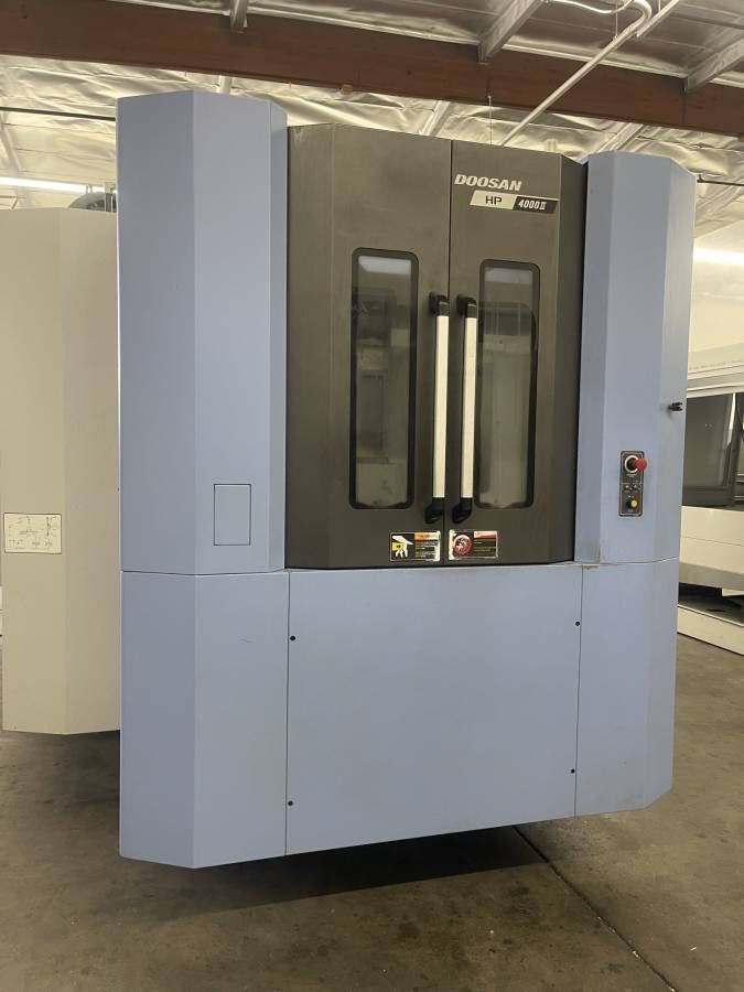 2016 DOOSAN HP 4000 II HORIZONTAL MACHINING CENTER with 2 Tombstones 