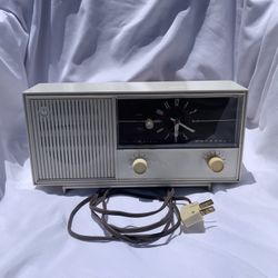 Mid-Century 1968 FM Motorola XC31FH Solid State Clock Radio