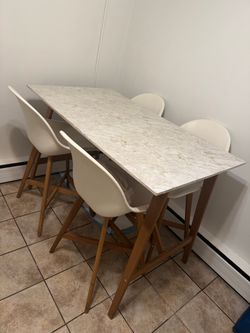 Dining/breakfast nook table w/4 chairs