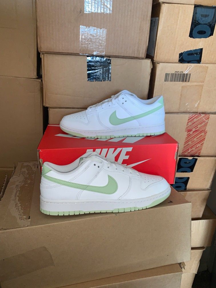 Brand New Men's Nike Dunks Low Honeydew Size 9