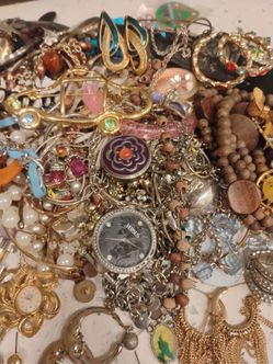 3.3 lbs Vintage/Modern Costume Jewelry Wearable/Scrap