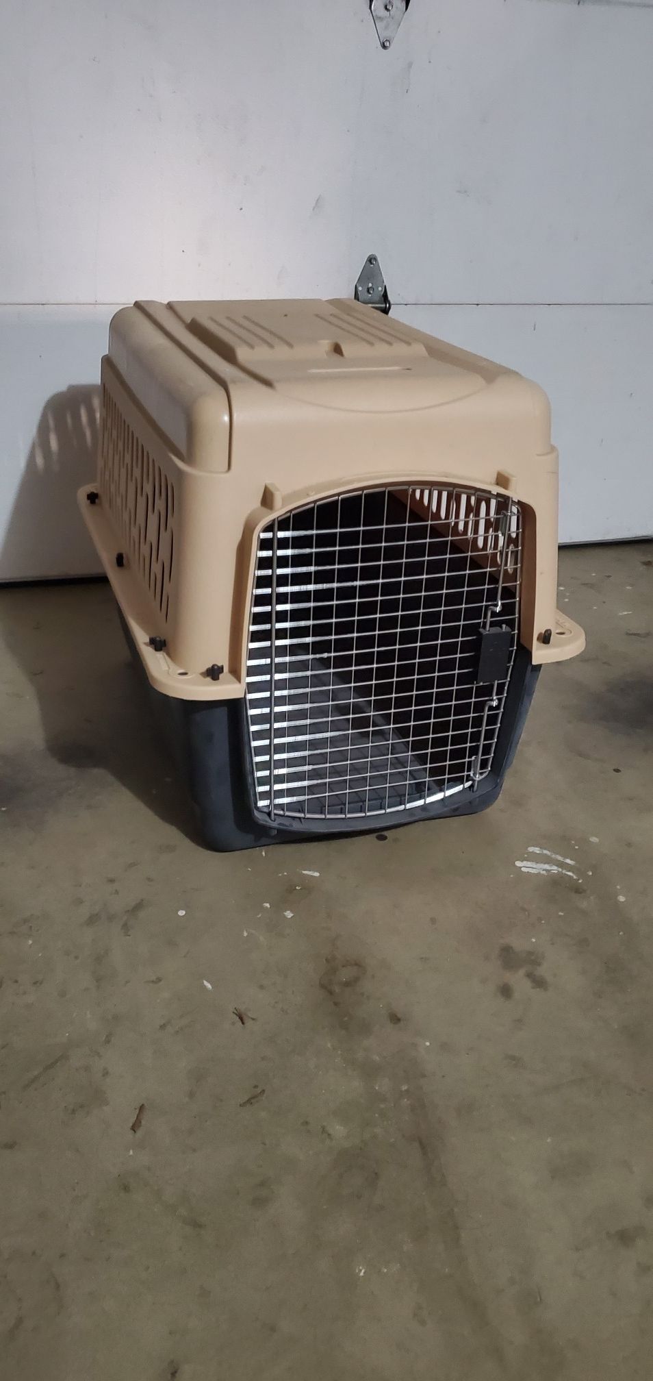 Medium to Large Dog Carrier Kennel