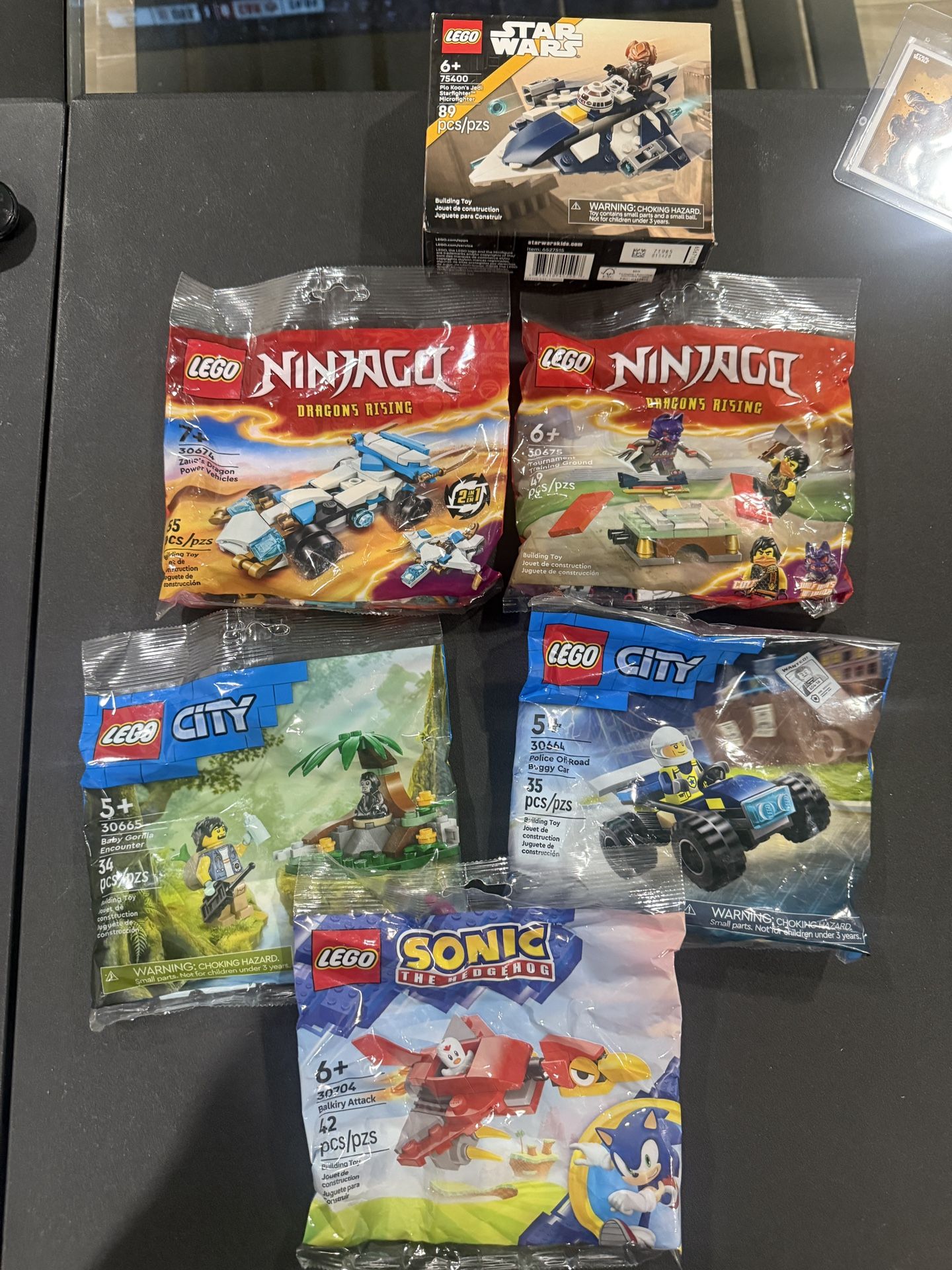 Lego Star Wars Set 75400 Plo Koon’s Starfighter and 5 Polybags 