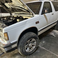 PARTING OUT 1987 GMC. Jimmy S15 S10 Blazer
