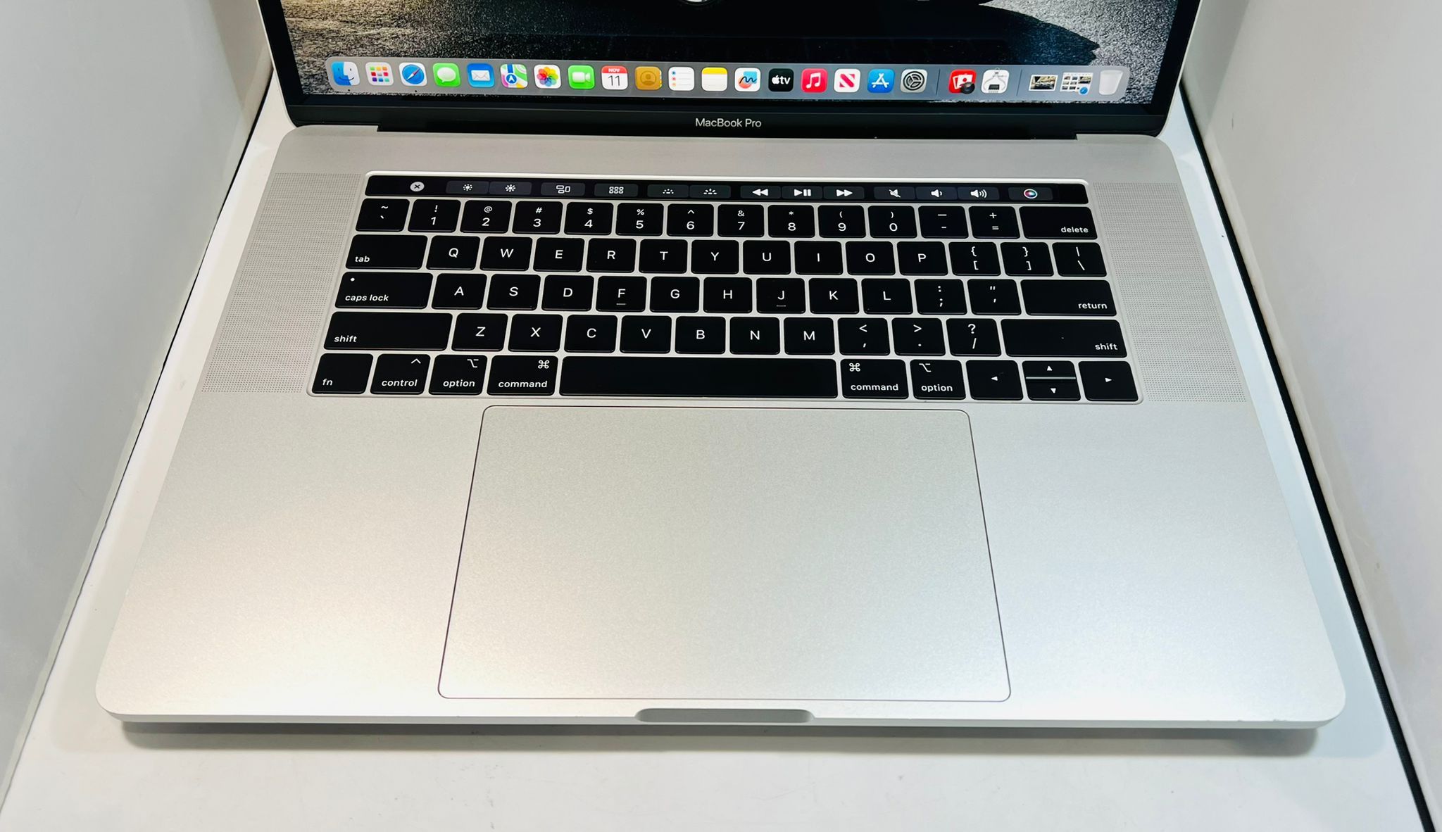 Apple MacBook Pro 15” 2018 6 CORE i9 32GB RAM 1TB RADEON PRO VEGA