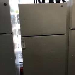 Hotpoint 16 Cu Ft Top and Bottom Fridge. 1 year Warranty 