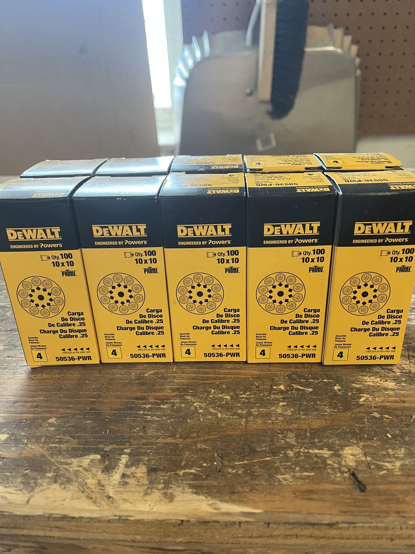 10 New Boxes De Walt Powered activated Shot disc Located In Belgrade/ Off Thorpe