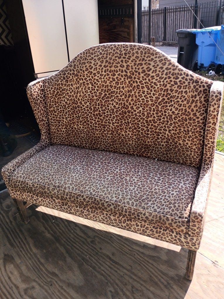 Sofa (Leopard Skin)