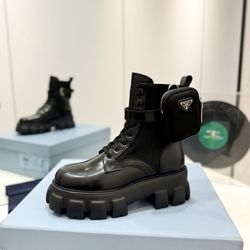 Women’s boots 👢 Size 39