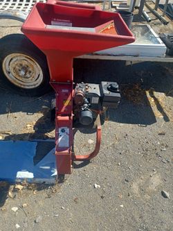 Gas-Powered Wood Chipper Shredder
