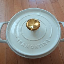 4 Quart Enameled Cast Iron Dutch Oven. New In Box.