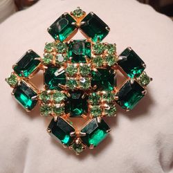 Vintage green brooch