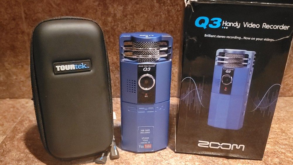 Zoom Q3
Hand-held Audio & Video Recorder