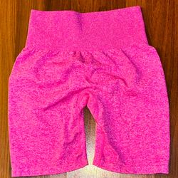 NVGTN Women’s Scrunch Seamless Bright Pink Shorts Size Small