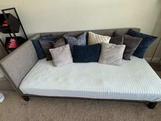 Daybed with mattress (twin)