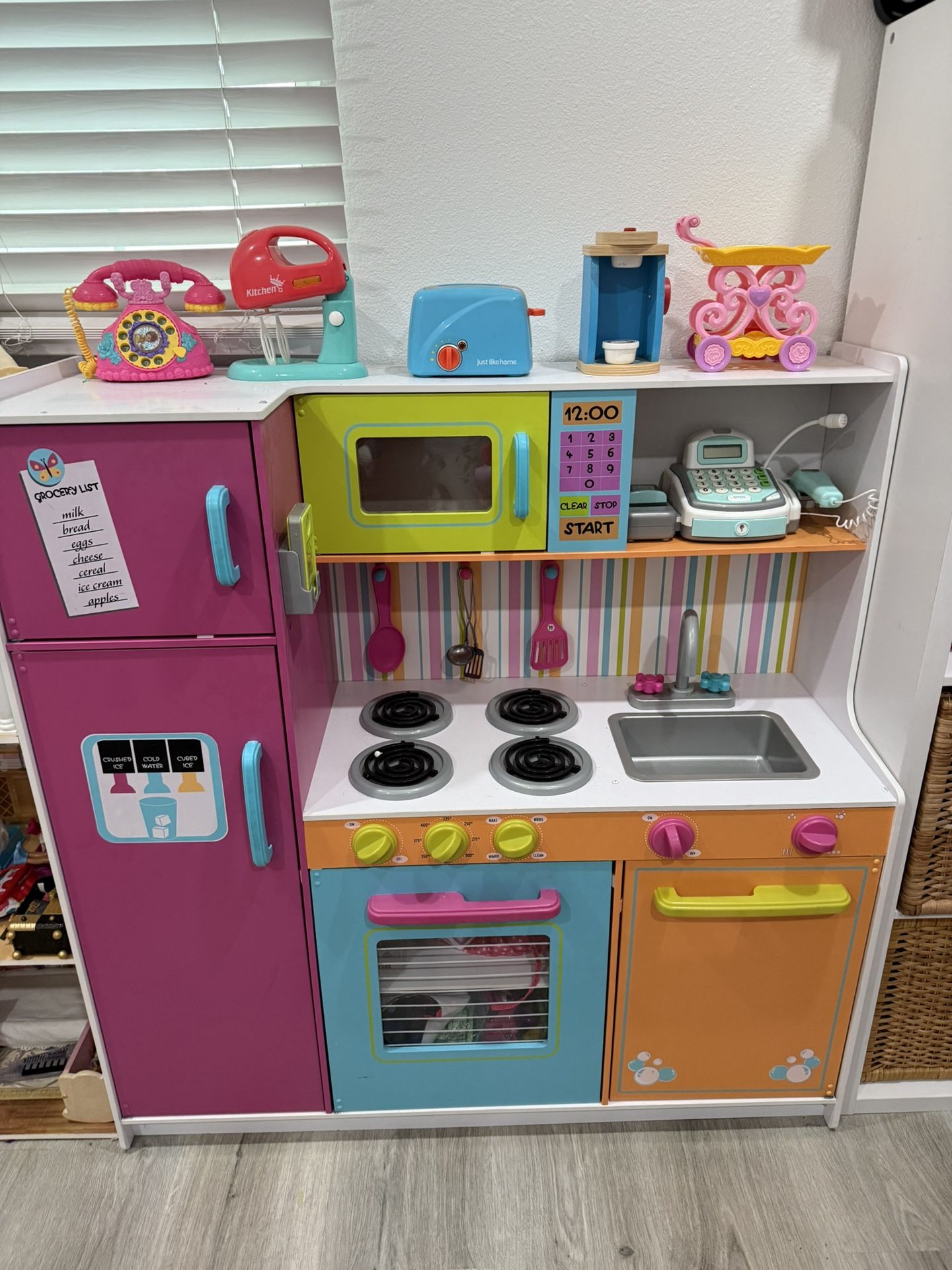 Kidkraft Big and Bright deluxe Kitchen