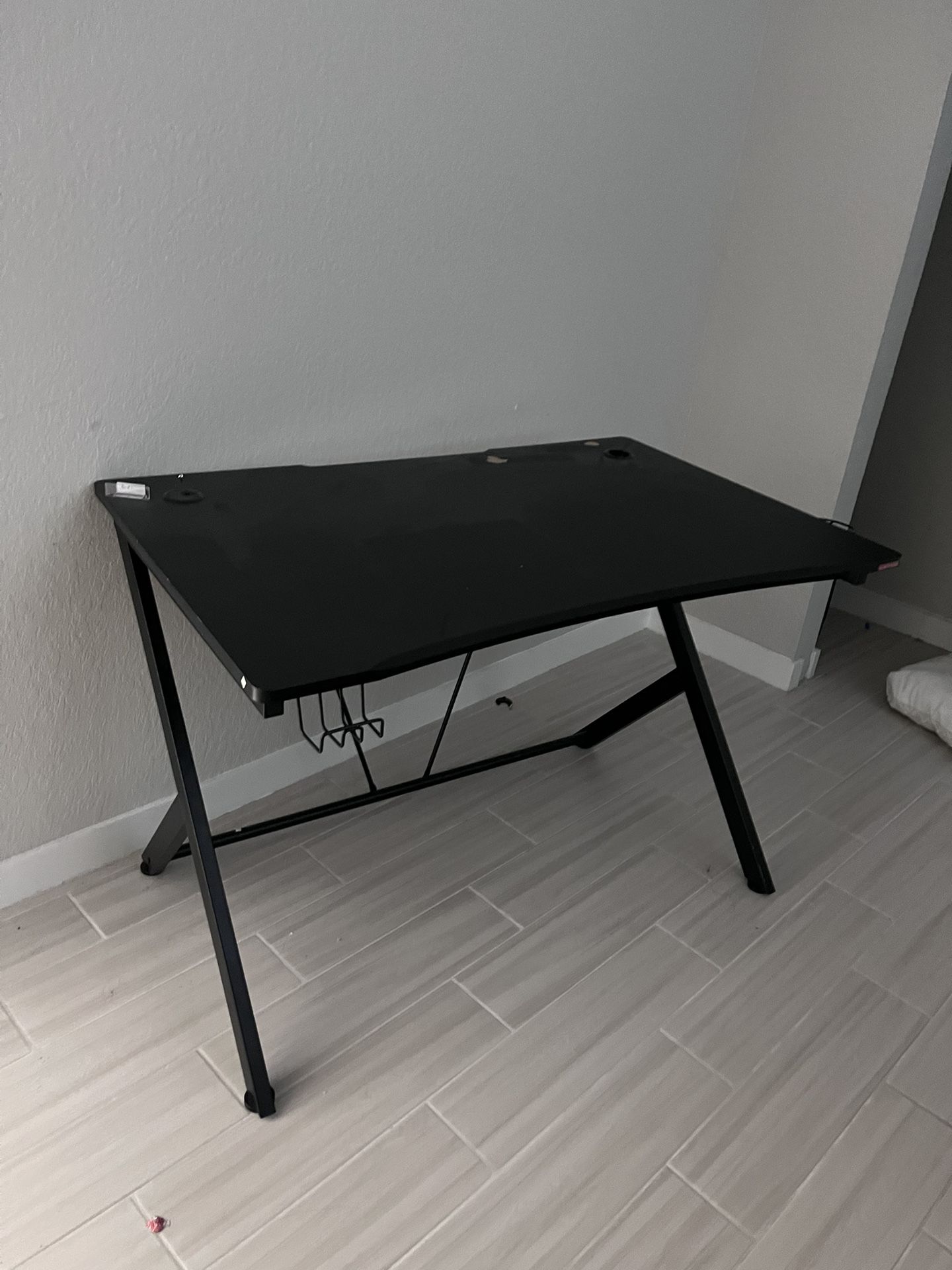 Gaming Desk for Sale in Miami, FL OfferUp