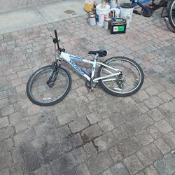 Specialized Hardrock – 15” Frame – Great First Mountain Bike